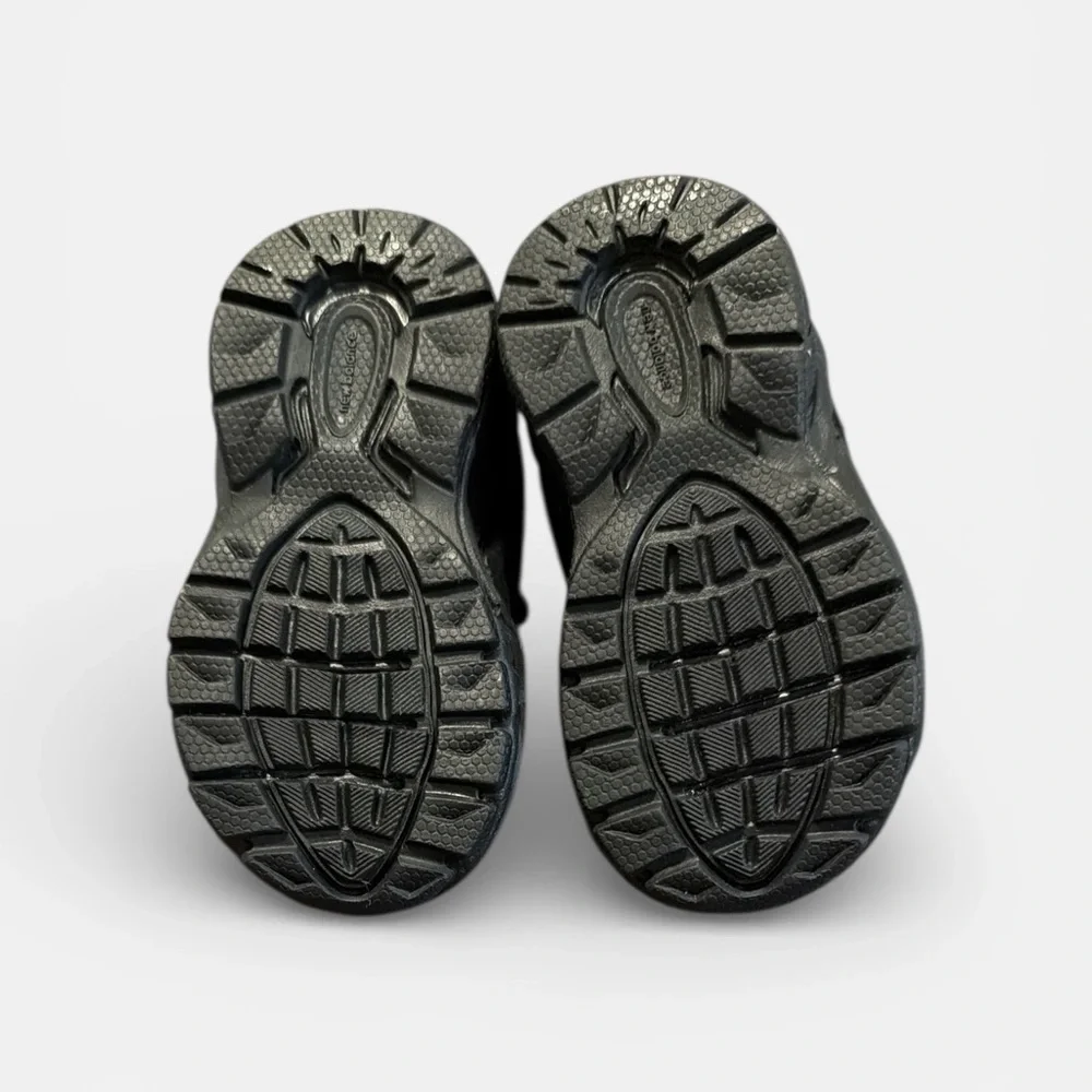 New Balance Kids Black Sneakers 990v5 wide‎ size 3 infants